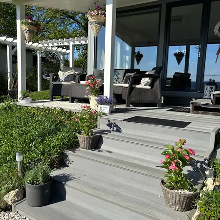 Szarvas Vendeghaz * Zebegény